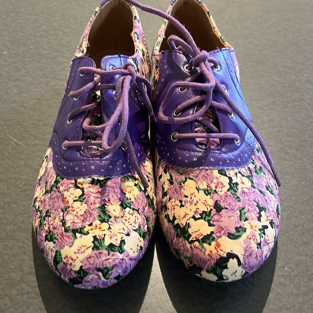 Unique shoes! - Picture 5 of 5